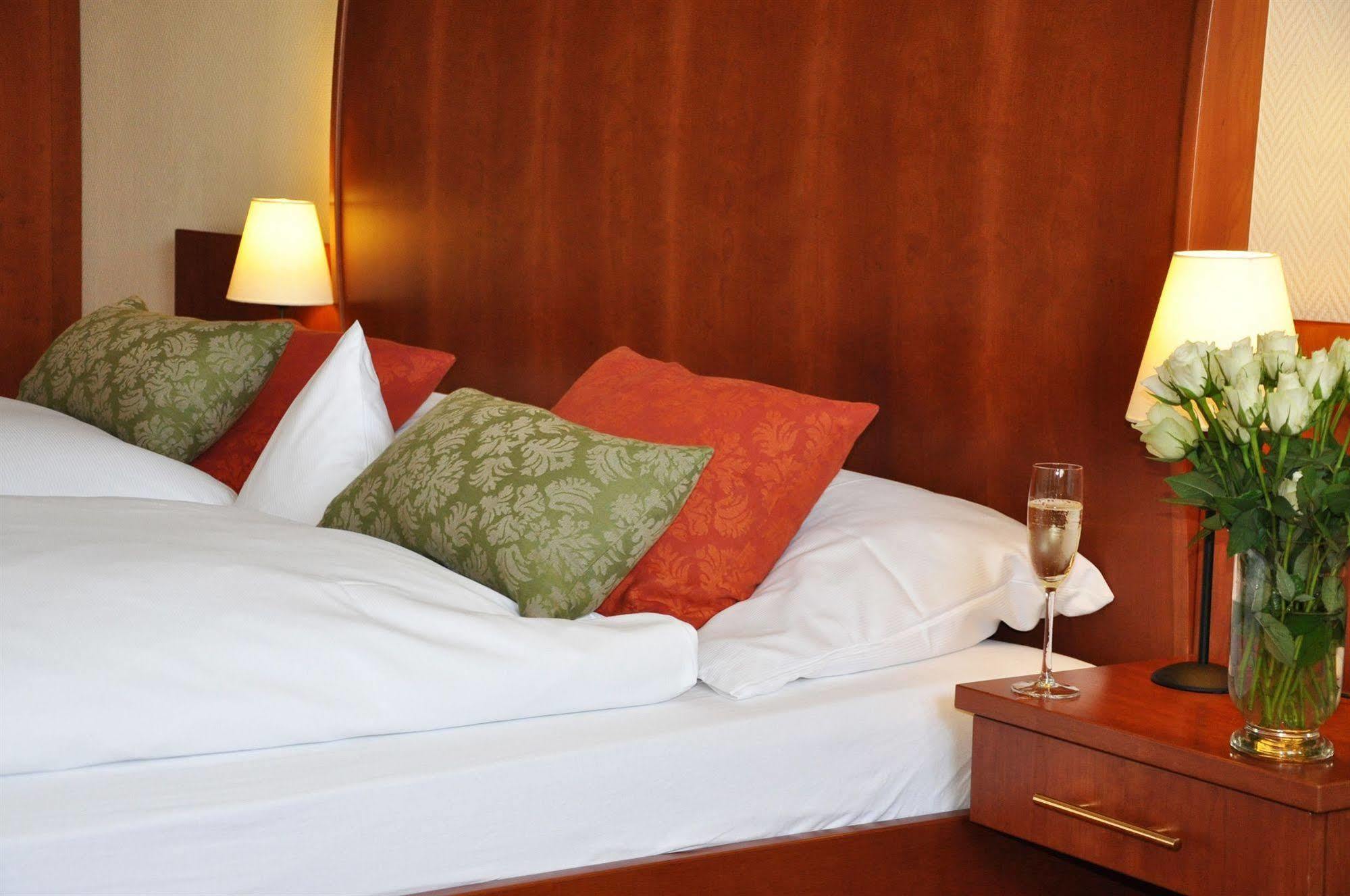 Hotel Zur Post New Style ガルレル エクステリア 写真